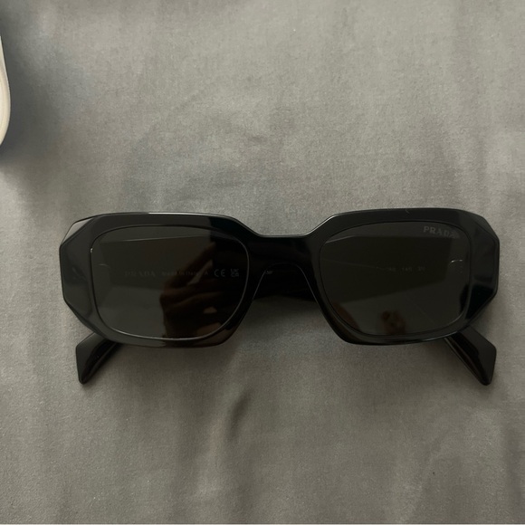 Chic Black Prada Sunglasses - Picture 1 of 4